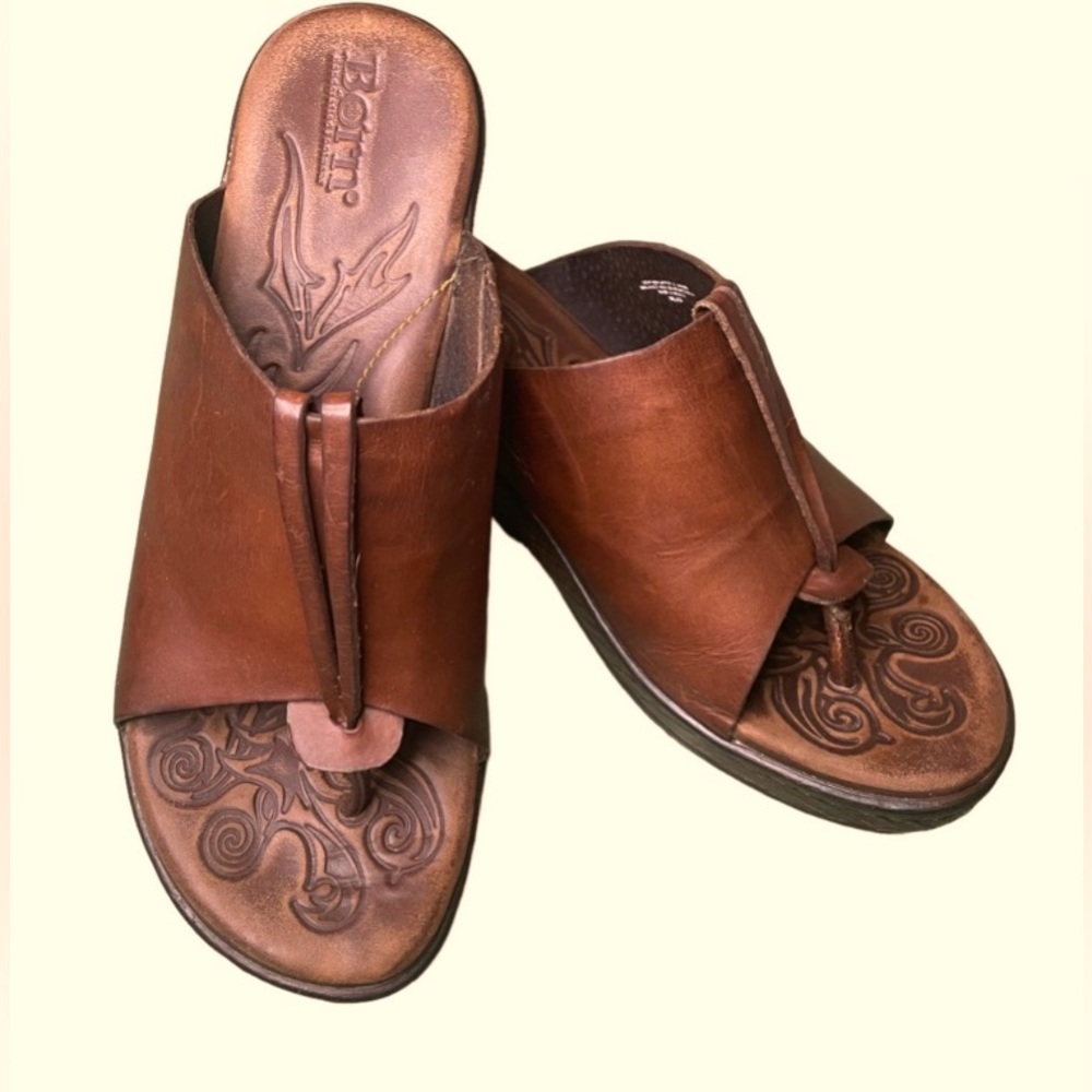 Born Hanita Thong Sandal Brown
Leather Wedge Bohemian Classic Comfy
Women Sz 8